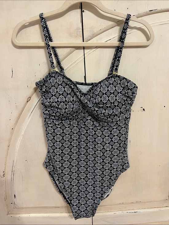 Shore Shapes Other - Shore Shapes One Piece Swimsuit Black White Floral Print Size 12 Tummy Control